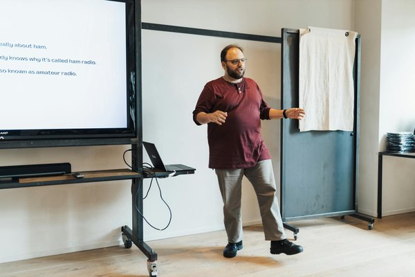 Solution de stockage : comprendre le processus de fabrication d'une caisse-palette métallique élingable